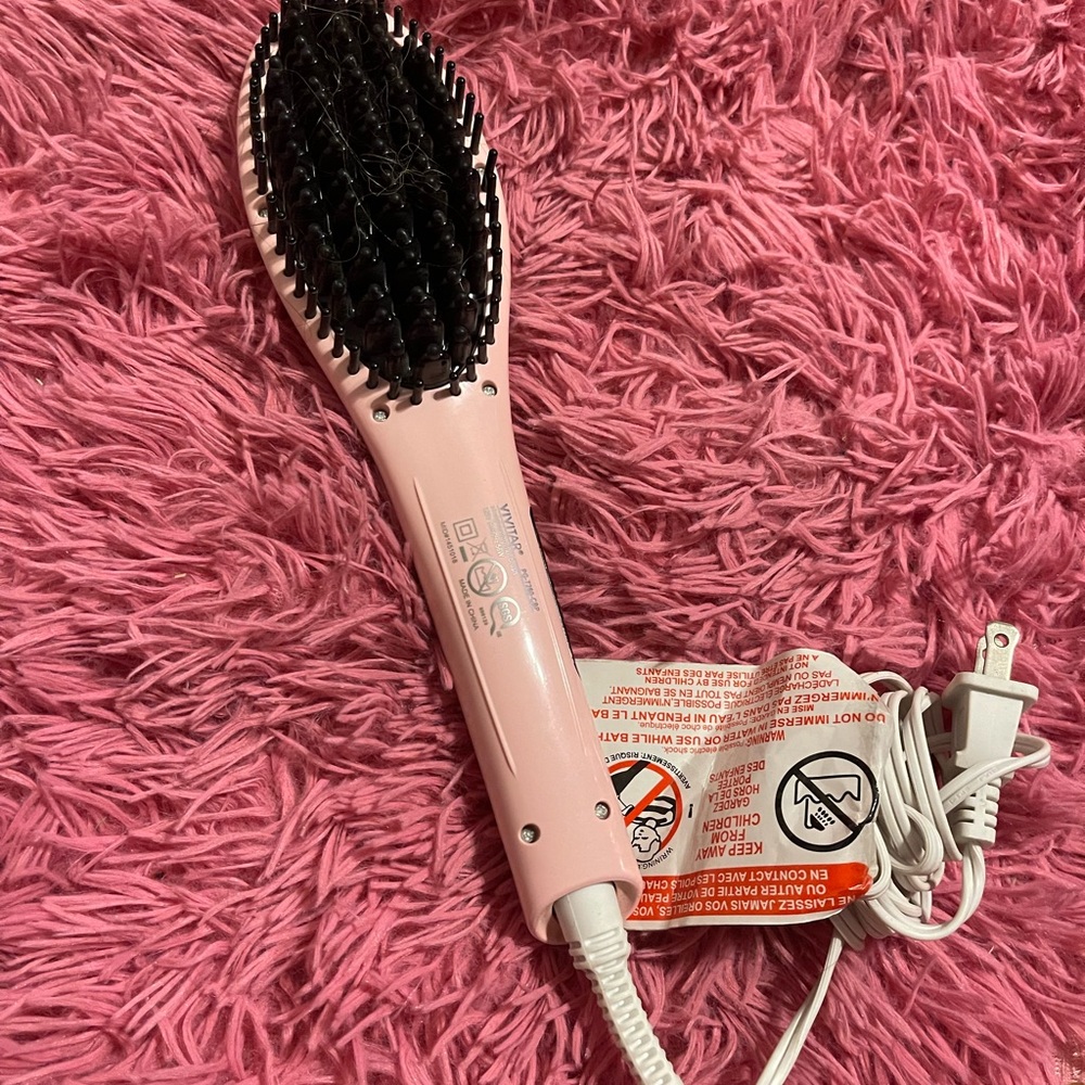 pink straightener brush 🪮